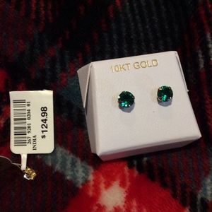 NWT 10K gold Emerald stud earrings